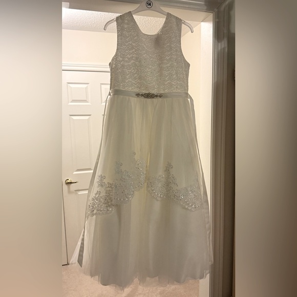Stunning girls size 14 dress - like new - Picture 3 of 8